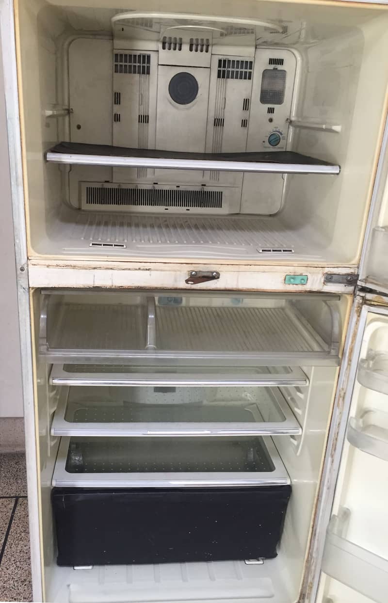 Dawlance Deodorizer Refrigerator 11