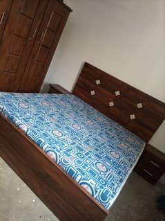 King size bed 3 door almari 2 side table dressing table with mattres