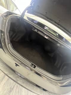 Altis 1.6 black colour