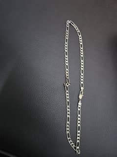 925