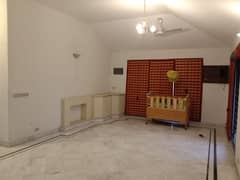 1 kanal lower lock well maintained upper portion for rent