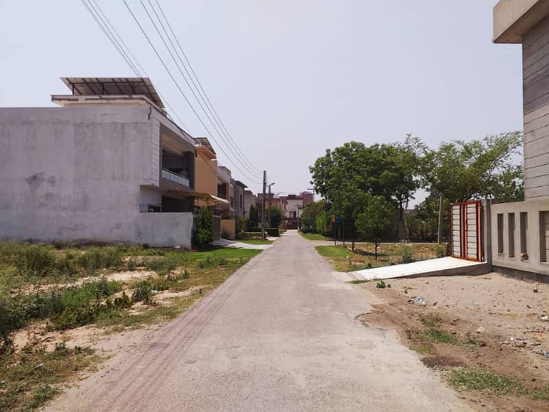 05 MARLA PLOT FOR SALE IN BLOCK E FACING PARK DIRECT APPROACH FROM MAIN BOULEVARD BUILDER LOCATION PLOT 13