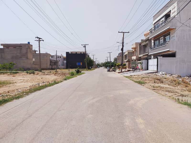05 MARLA PLOT FOR SALE IN BLOCK E FACING PARK DIRECT APPROACH FROM MAIN BOULEVARD BUILDER LOCATION PLOT 15