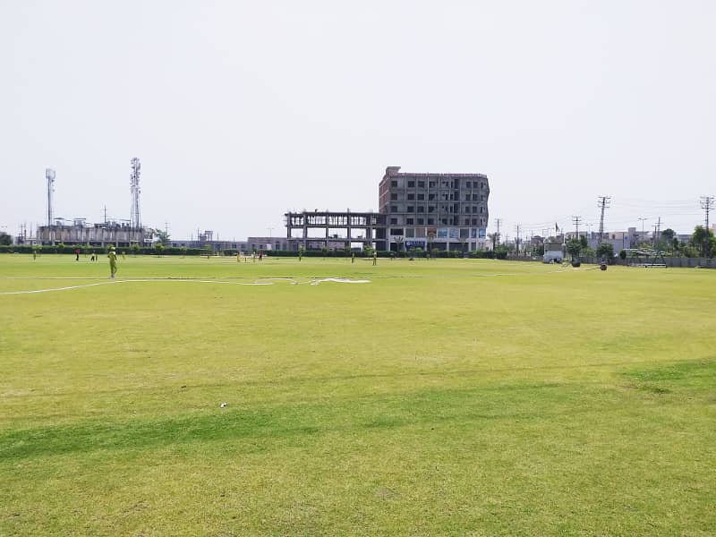 05 MARLA PLOT FOR SALE IN BLOCK E FACING PARK DIRECT APPROACH FROM MAIN BOULEVARD BUILDER LOCATION PLOT 19