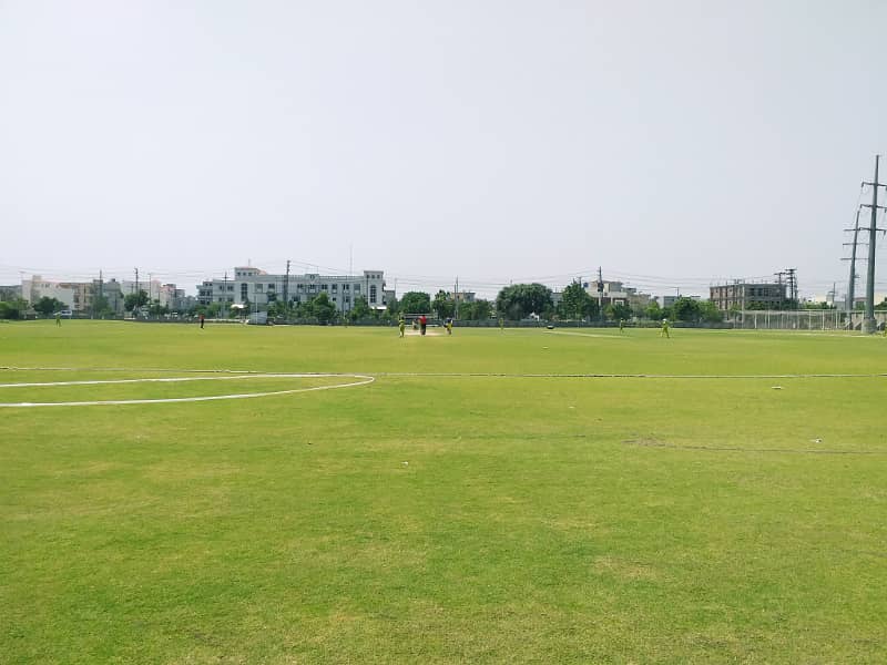 05 MARLA PLOT FOR SALE IN BLOCK E FACING PARK DIRECT APPROACH FROM MAIN BOULEVARD BUILDER LOCATION PLOT 20