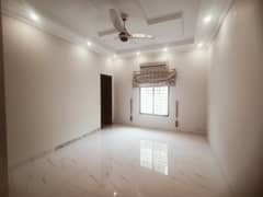 1 KANAL BEAUTIFUL HOUSE FOR SALE WITH BASEMENT DHA PHASE 5