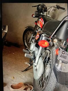 Honda 125 10/10 condition.       03094367899