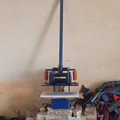 Shoes maker machine