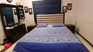 used king size bed with 2 side tables n dressing table