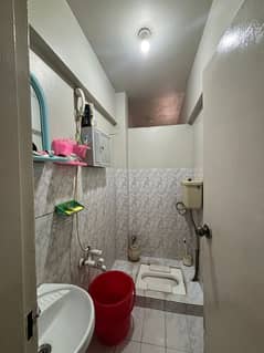 2 bed dd road facing west open flat for rent