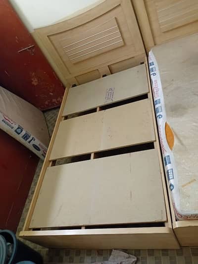 1 Single bed with mattress