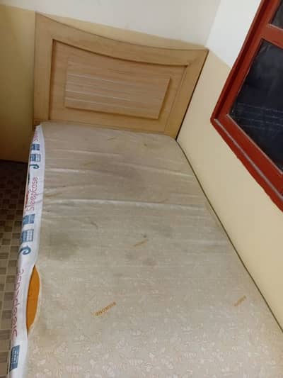 1 Single bed with mattress