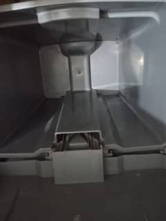 Slightly used 67 litter dust bin