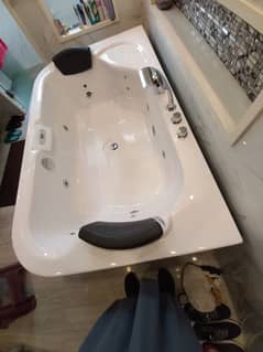 Bath tub