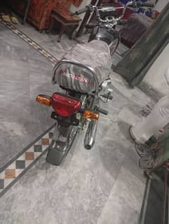 New honda 70 motorcycle . . . . contact nmbr 03051618116