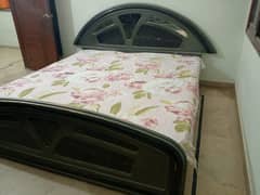 1 king size bed, dressing table,side tables,wordrobe,drivider