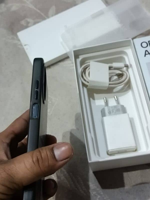 0.3. 0.8. 9.2. 7.4. 1.6. 5 oppo A18 memory 4+4 128 with box chrger 2