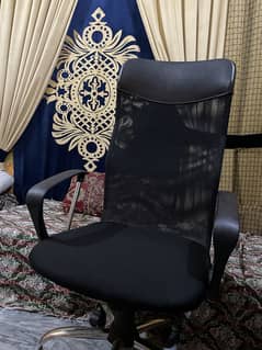 all rounder chair men isko as aa gaming chair use kr rha tha