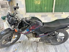 Yamaha Sports Bike – Sleek Black | Excellent Condition |