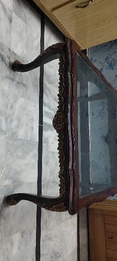 Single center table