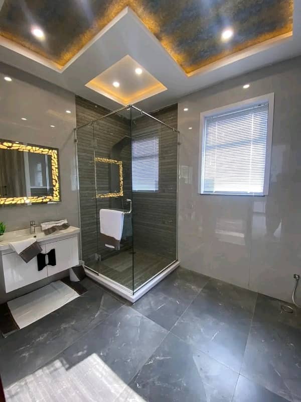 DHA PHASE 7 BLOCK Y 1 KANAL FULL HOUSE FOR RENT. 0