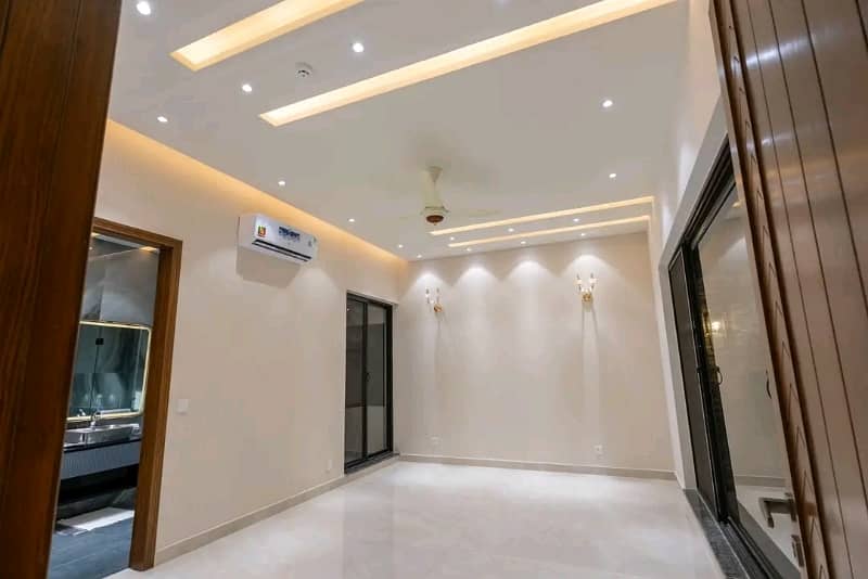 DHA PHASE 7 BLOCK Y 1 KANAL FULL HOUSE FOR RENT. 2