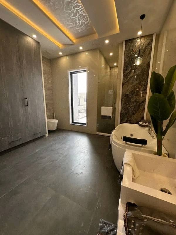 DHA PHASE 7 BLOCK Y 1 KANAL FULL HOUSE FOR RENT. 13