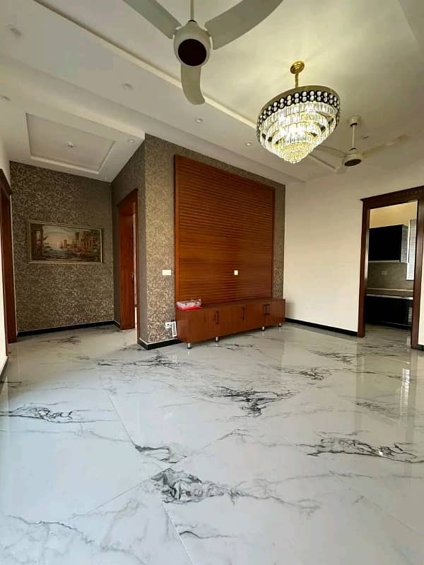 DHA PHASE 7 BLOCK Y 1 KANAL FULL HOUSE FOR RENT. 18