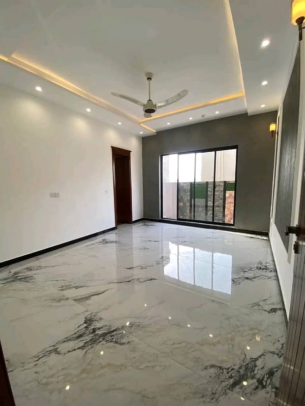DHA PHASE 7 BLOCK Y 1 KANAL FULL HOUSE FOR RENT. 19