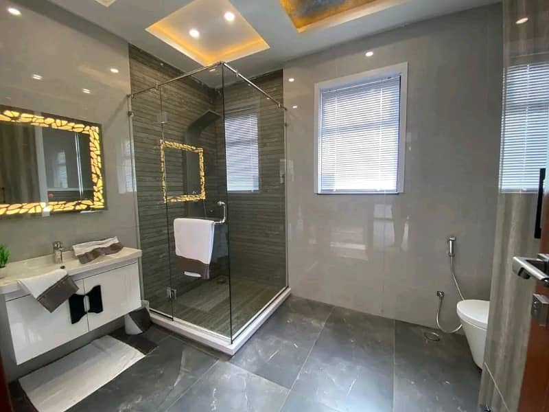 DHA PHASE 7 BLOCK Y 1 KANAL FULL HOUSE FOR RENT. 21
