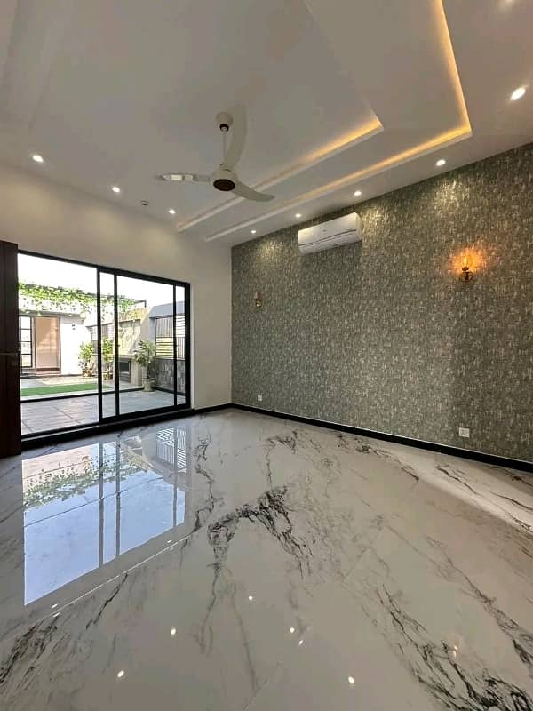 DHA PHASE 7 BLOCK Y 1 KANAL FULL HOUSE FOR RENT. 26