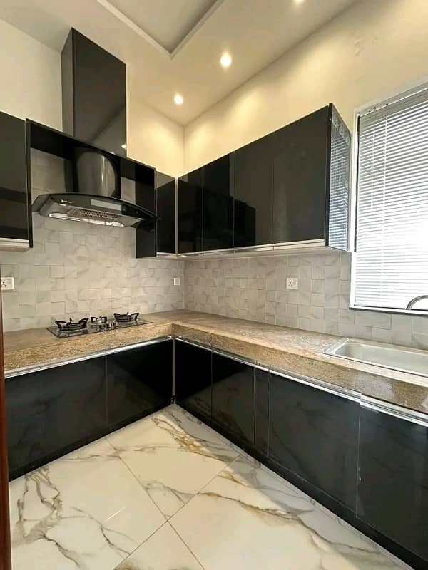 DHA PHASE 7 BLOCK Y 1 KANAL FULL HOUSE FOR RENT. 27