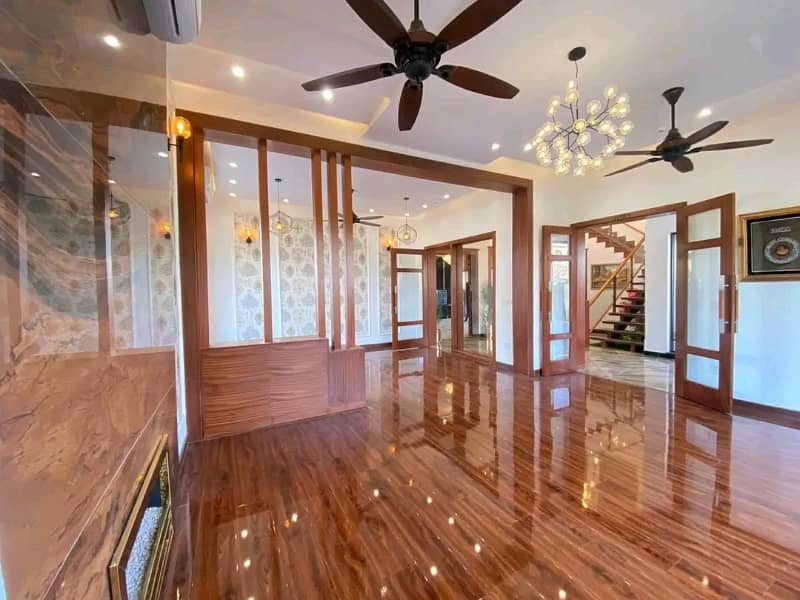 DHA PHASE 7 BLOCK Y 1 KANAL FULL HOUSE FOR RENT. 28
