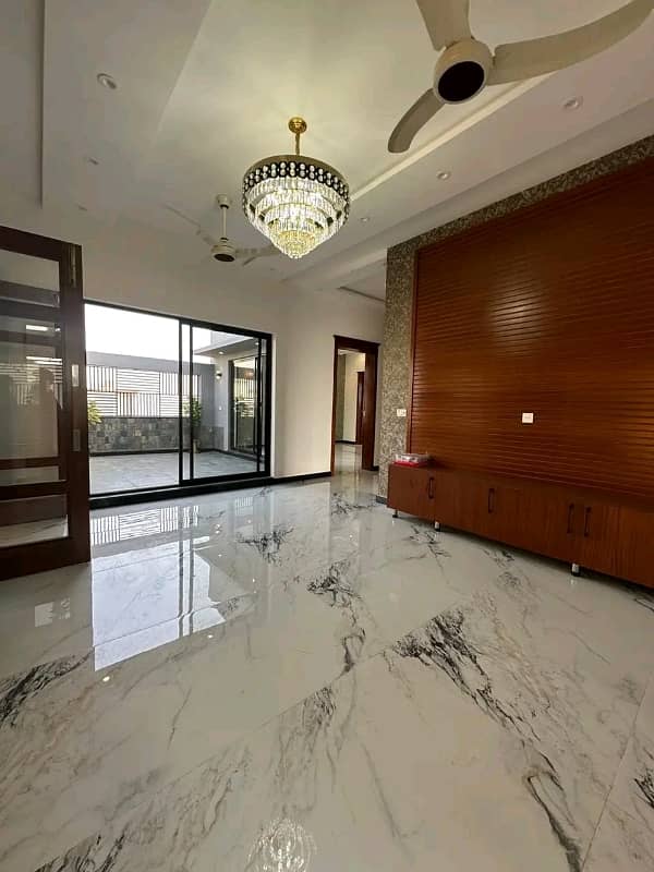 DHA PHASE 7 BLOCK Y 1 KANAL FULL HOUSE FOR RENT. 29