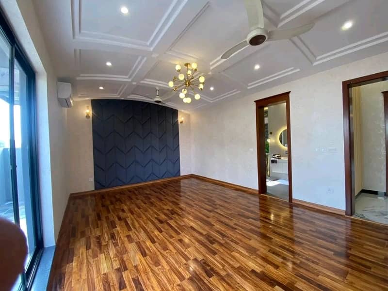 DHA PHASE 7 BLOCK Y 1 KANAL FULL HOUSE FOR RENT. 40