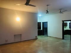DHA PHASE 3 BLOCK Z 1 KANAL UPPER PORITON FOR RENT.