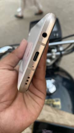 Lg v60 think