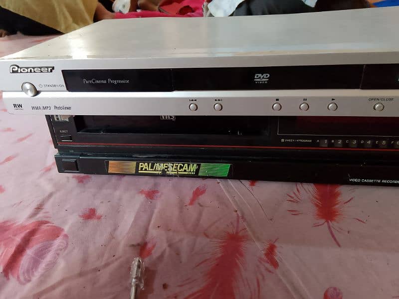 DVD player VCR computer LCD 1