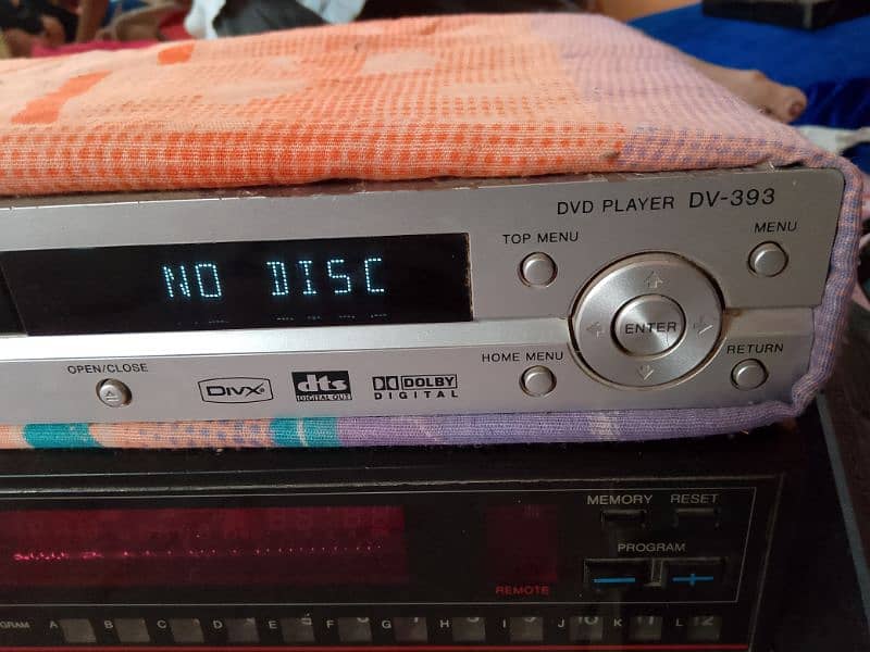 DVD player VCR computer LCD 2