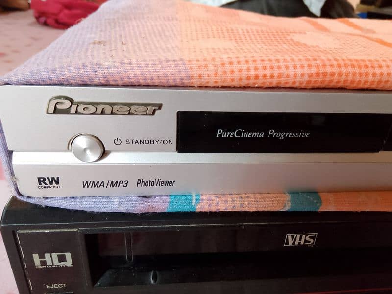 DVD player VCR computer LCD 3