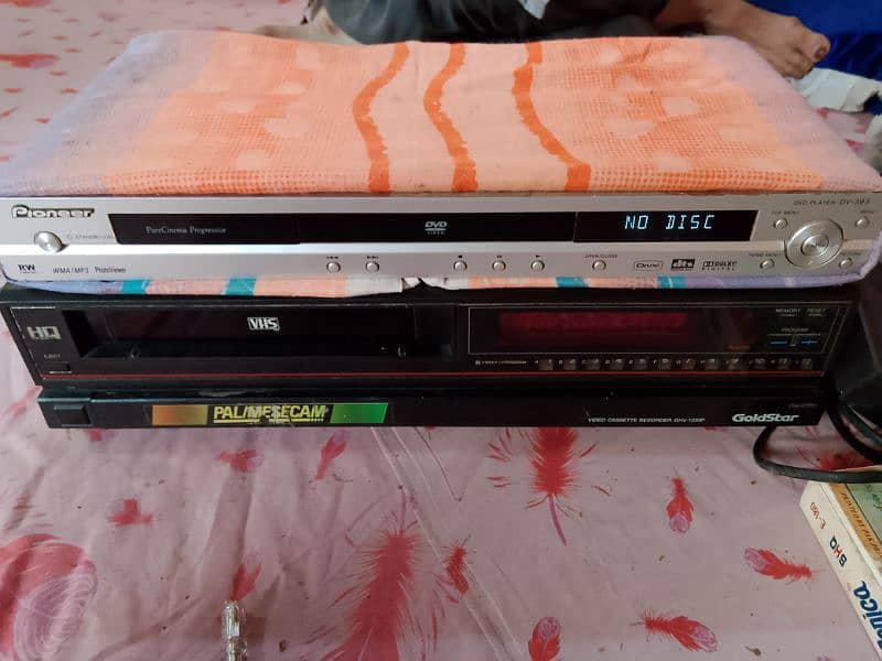 DVD player VCR computer LCD 4