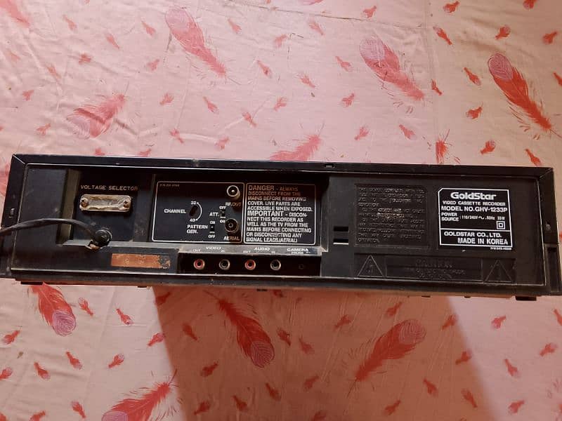 DVD player VCR computer LCD 8