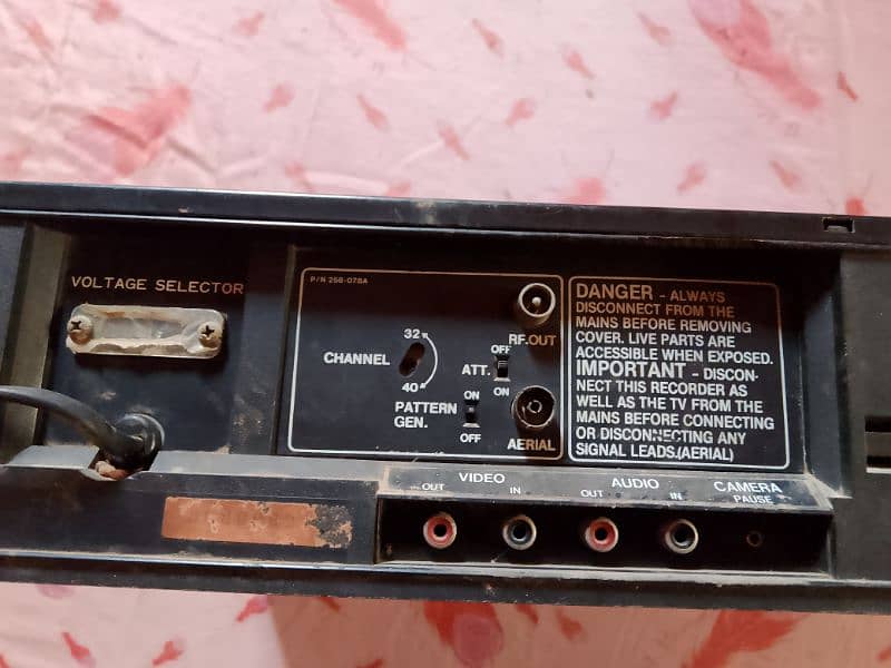 DVD player VCR computer LCD 10