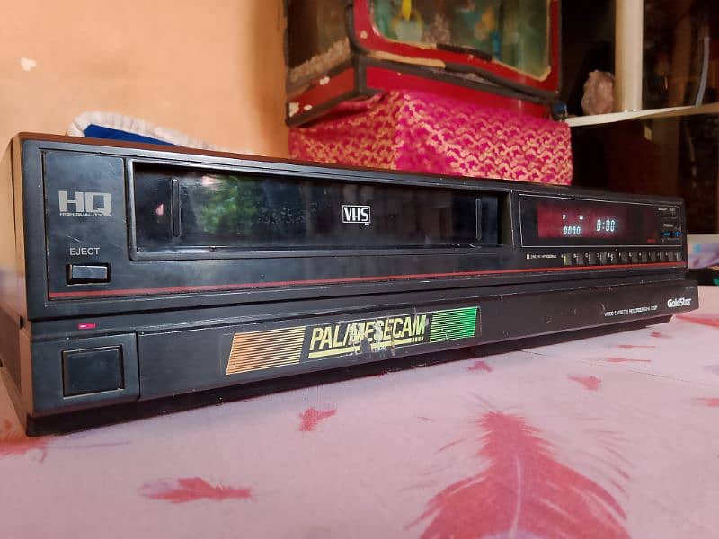 DVD player VCR computer LCD 11