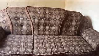 5 seter sofa sath ek table belkul saf condation