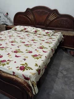 BED WITH DRESSING TABLE