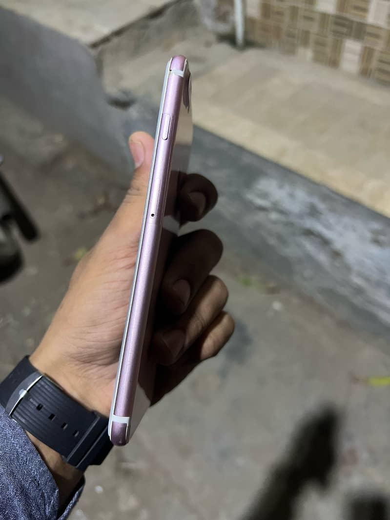 Apple iPhone 7 plus 128 GB PTA Approved 2