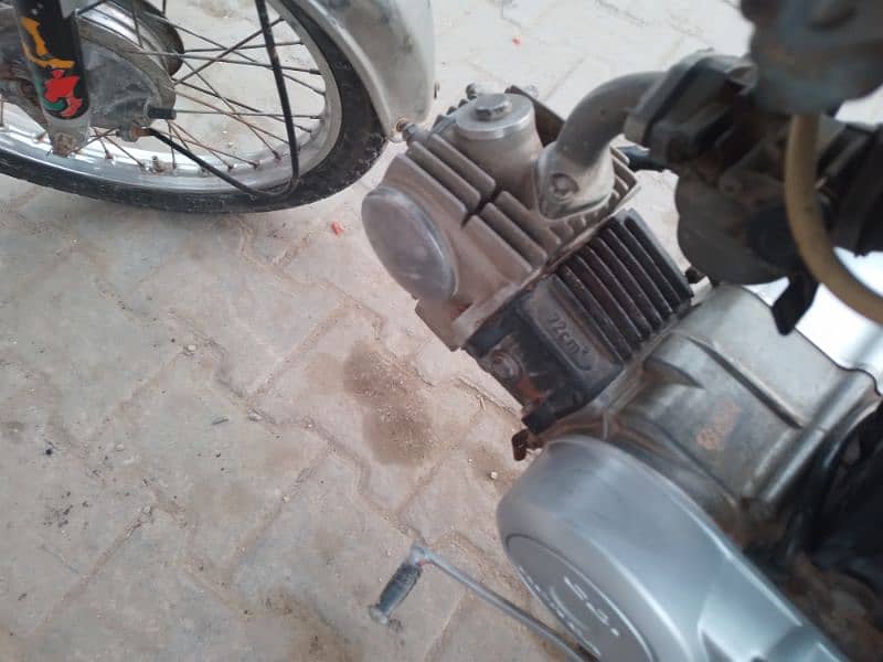 honda CD 70h lush condition urgent for sale dacomints okay 2