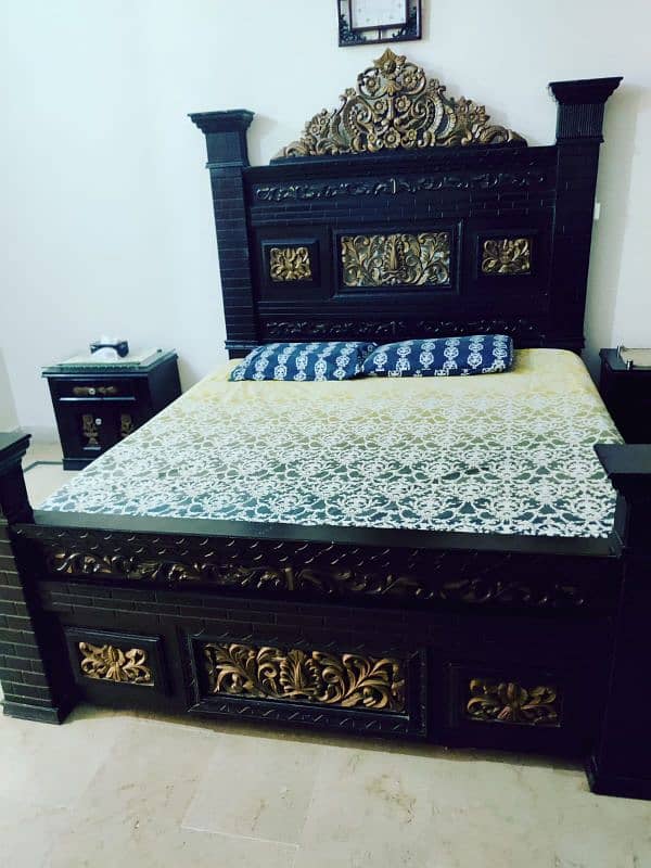 King Bed with two side tables and dressing table with mirror 0