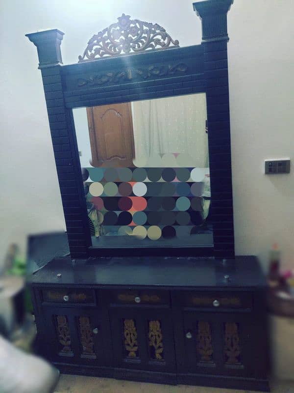 King Bed with two side tables and dressing table with mirror 2